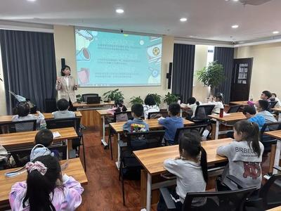 “無線電里的舊時光”館藏精品展亮相 教育活動策劃與咨詢創新實踐