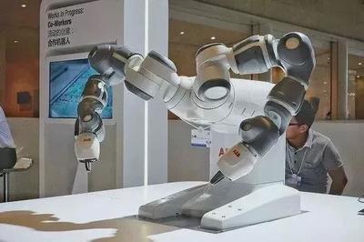 七軸工業機器人 VS 六軸工業機器人 強在哪？